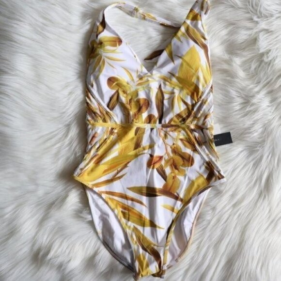NWT BCBGMAXAZRIA One Piece Bathing Suit Size 4 (Small) Tropical Leafy Print - Picture 3 of 9